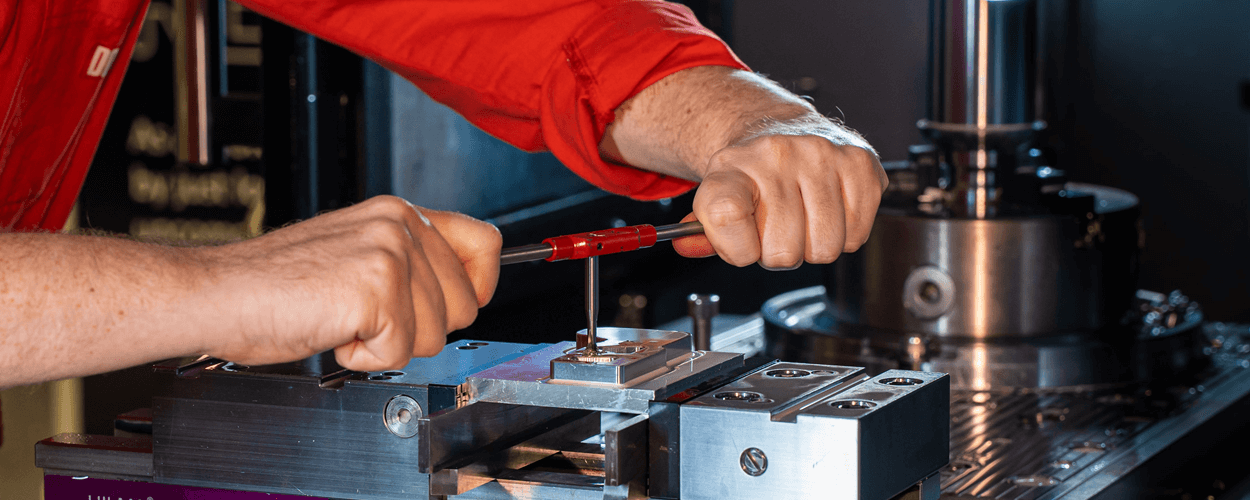 Corso adulti Conduttore programmatore di macchine utensili a C.N.